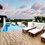 Spacious Penthouse With Pool