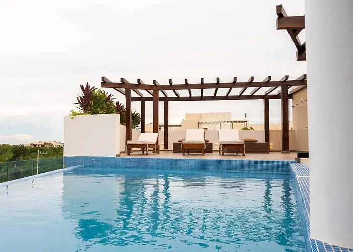 Spacious Penthouse With Pool