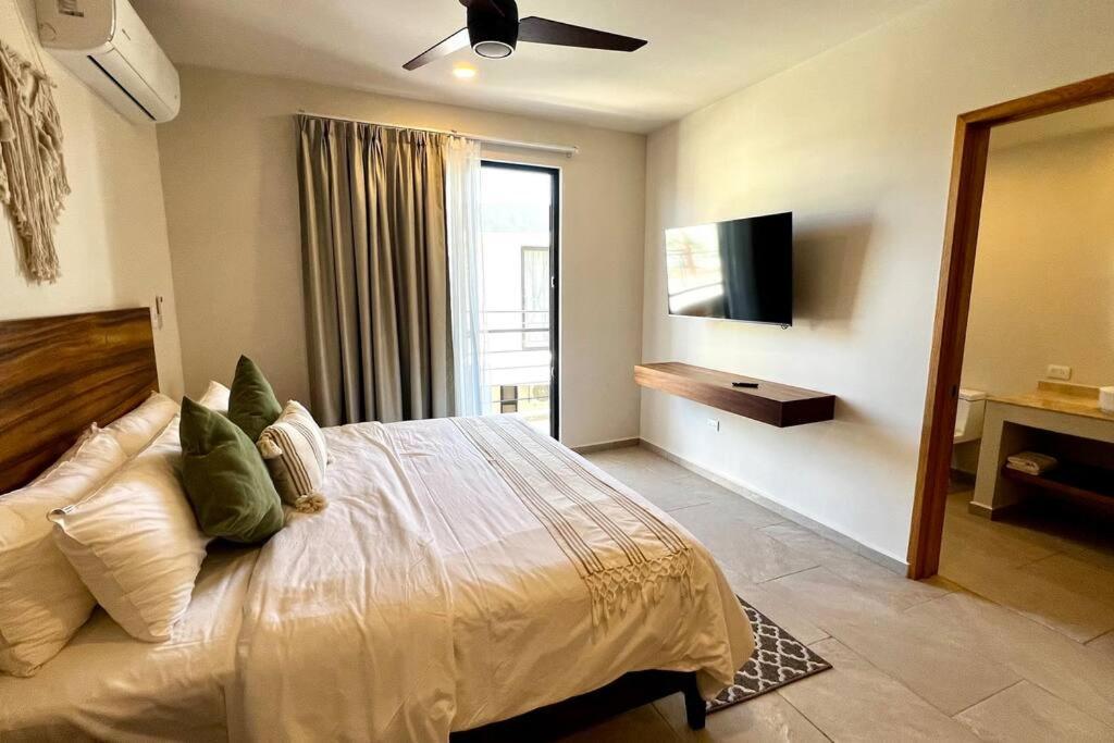 Spacious Penthouse With Pool Apartment